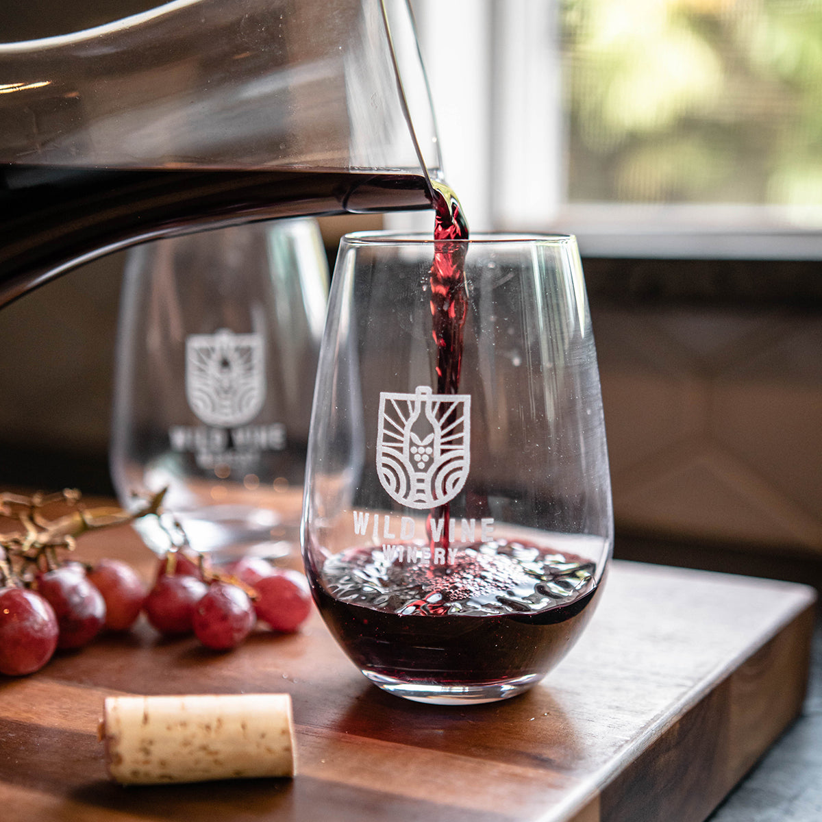 Branded Wine Decanter & 2 Santa Fe Wine Glasses 2